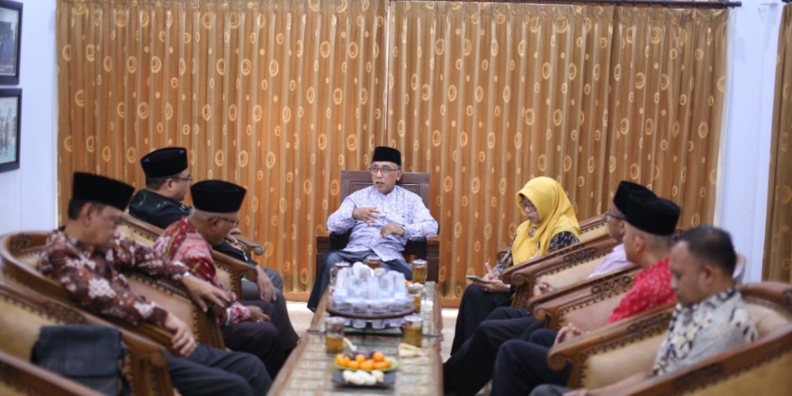 Kunjungan-UT-Surabaya-ke-Ponpes-Al-Ubaidah-Kertosono-1140x570